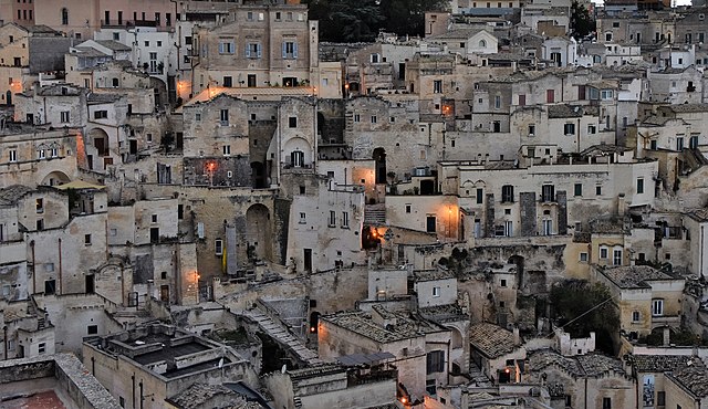 veduta di Matera al tramonto