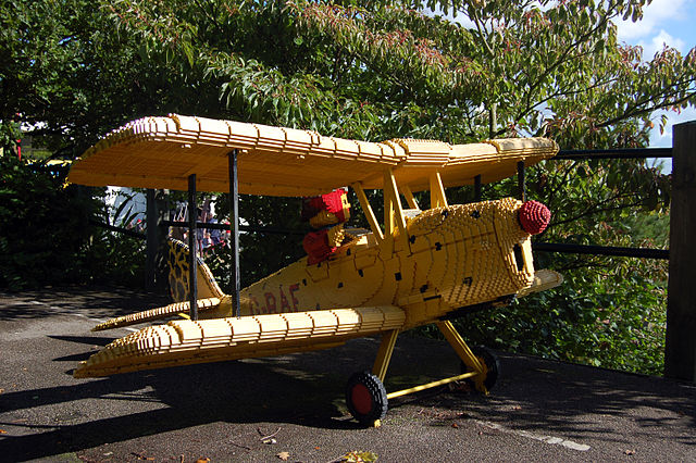 un areeo a legoland windsor fatto con mattoncini lego