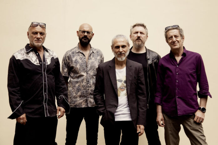 bright magus - i cinque componenti la band in primo piano