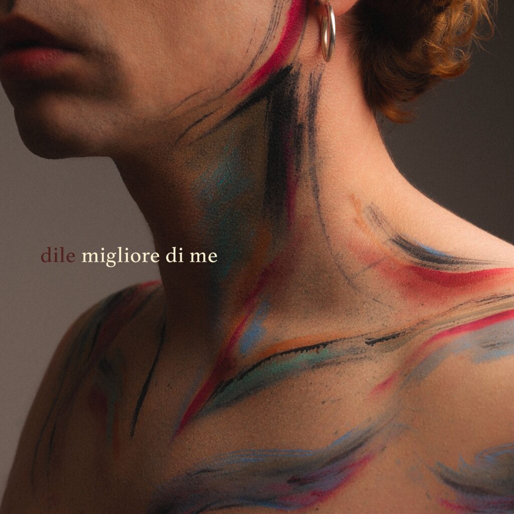 affetto collaterale - la copertina del nuovo singolo di dile, che raffigura il busto di una ragazza ornato da body painting