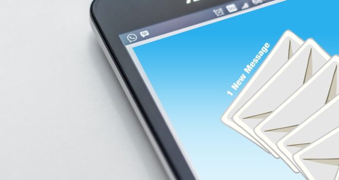 INPS comunica - un cellulare e sul display delle buste simbolo di mail con la scritta 1 message