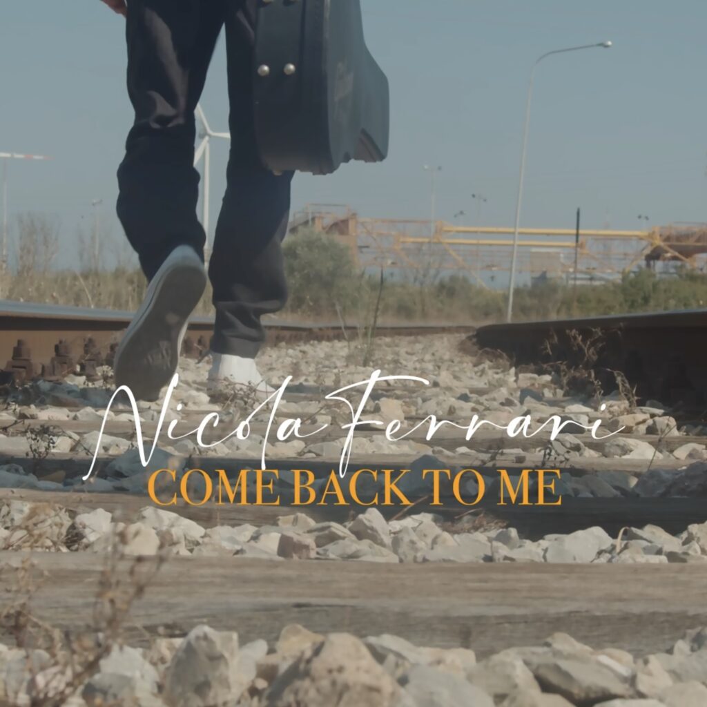 nicola ferrari - la copertina del nuovo singolo che raffigura le gambe di un uomo, di spalle, che cammina lungo la ferrovia