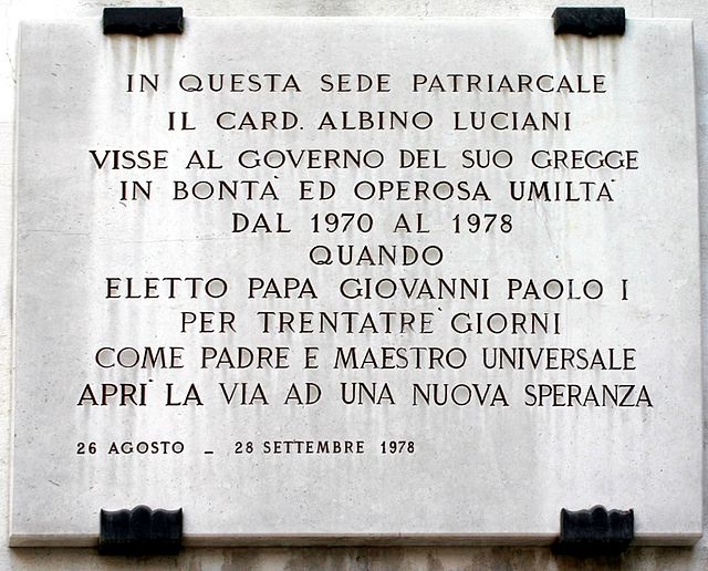 Venezia, Lapide a papa Giovanni Paolo I, già patriarca di Venezia, sulla facciata del Palazzo patriarcale. Foto di Giovanni Dall'Orto, 8 agosto 2007.