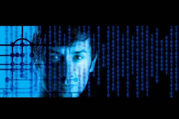 diritto alla privacy - nella foto a sfondo nero, sul volto di un uomo scorrono in sovrimpressione delle righe verticali di numeri informatici