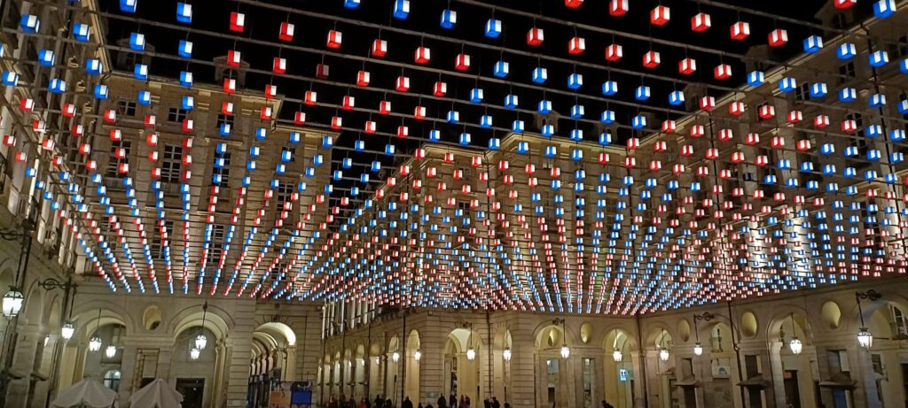 luci d'artista tappeto volante in piazza palazzo di citta
