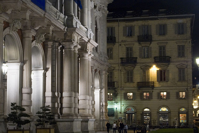 la casa di Nietzsche Torino sullo sfondo vista da Piazza Carlo Alberto - licenza CC