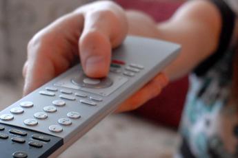 Ascolti tv, 23 agosto: ‘Racconto di una Notte’ vince la prima serata con 16,5% di share