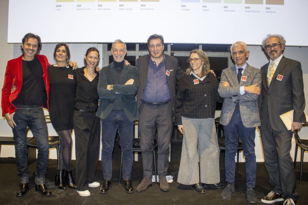 Foto di gruppo della Fondazione De Marchi e il vincitore del bando