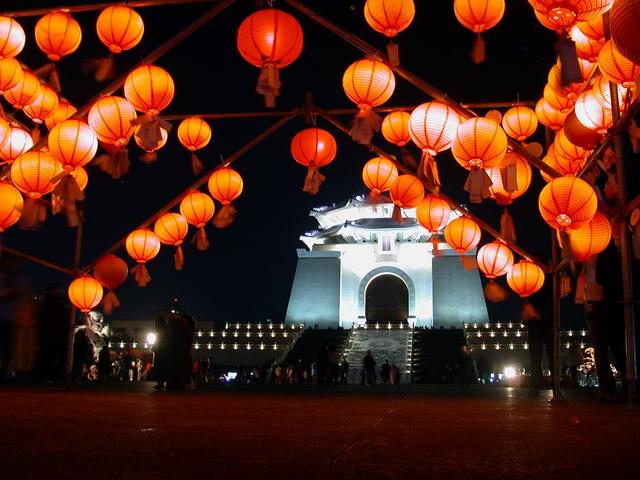 lanterne su templi a kiang gai shek  foto licenza CC
