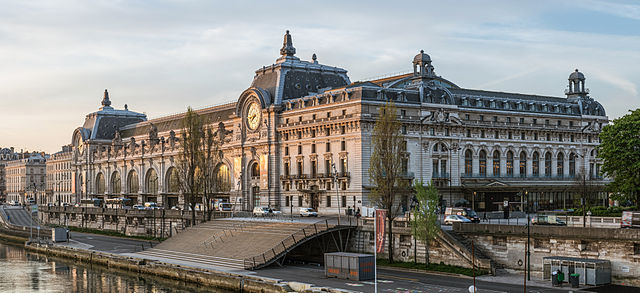 foto del museo d'Orsay di Parigi che si affaccia sulla Senna licenza CC