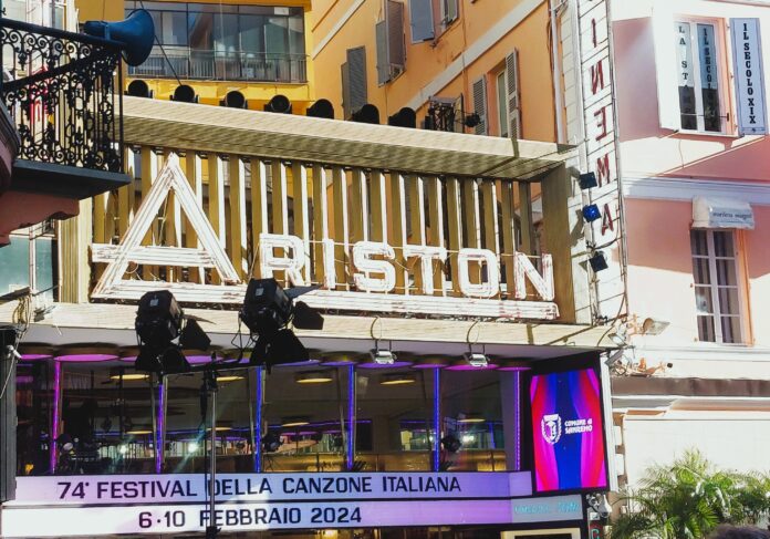 sanremo 2024 prima serata - il teatro ariston visto dall'esterno