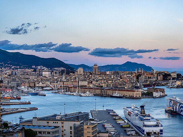 Genovai porto visto al tramonto