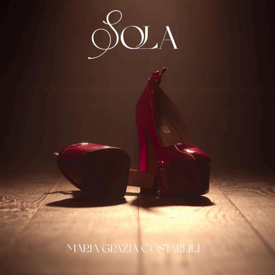 maria grazia costarelli - la copertina del nuovo singolo che raffitura un paio di scarpe rosse col tacco