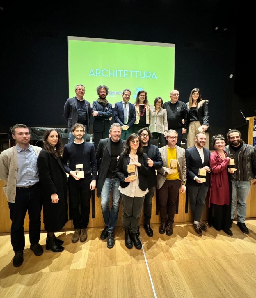 DEsign - i vicitori del premio in una foto di gruppo