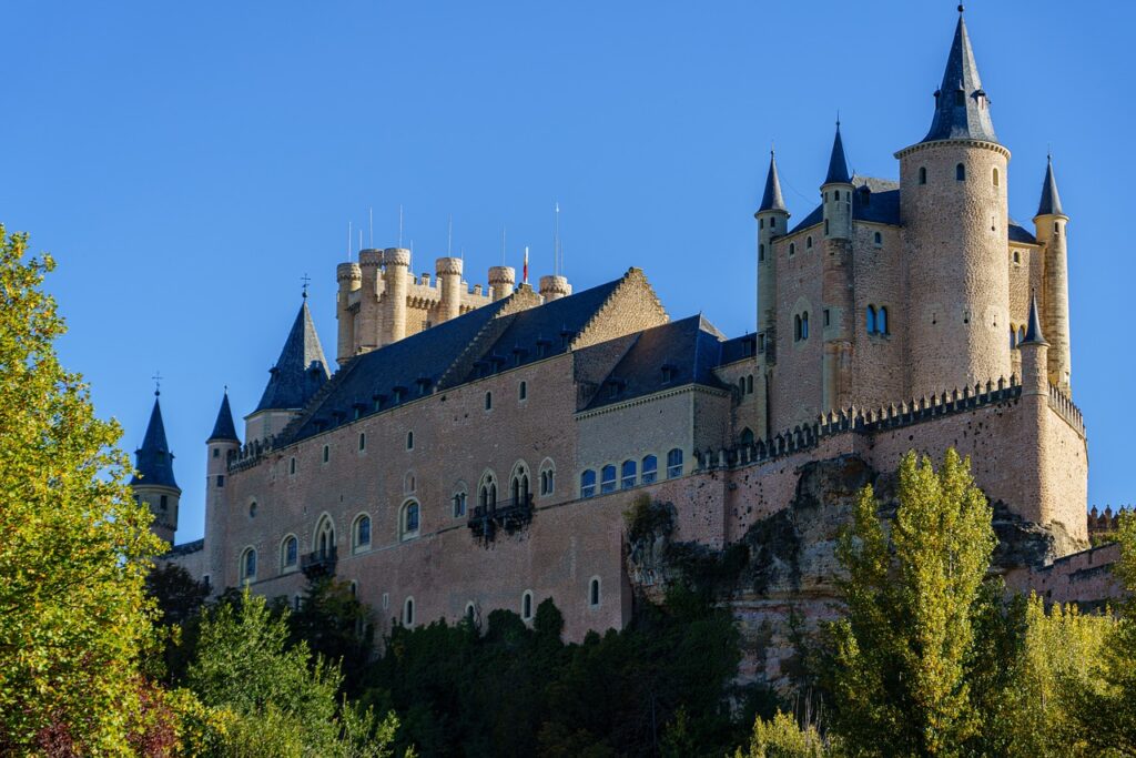 Castelli in Europa - il castello di Alvcazar -  con torri e guglie 