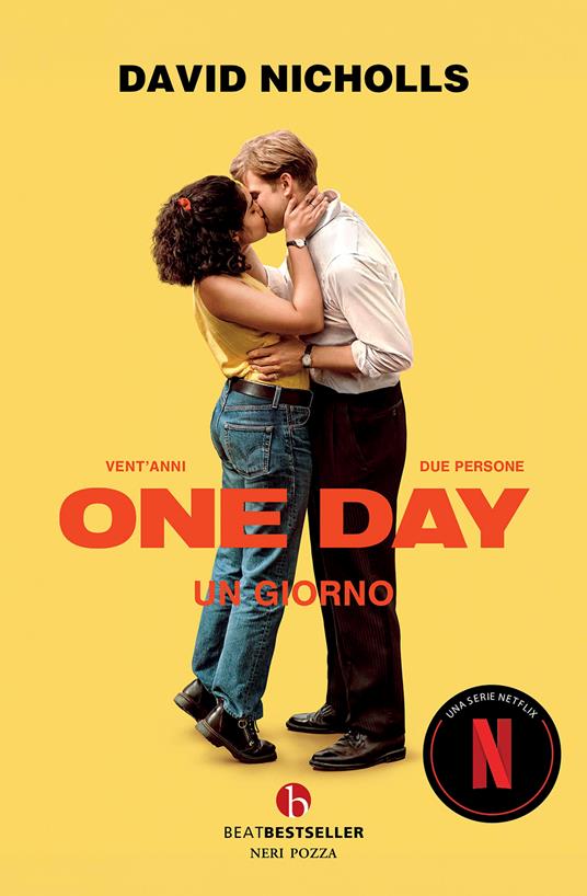 copertina del libro one day due ragazzi giovani in jeans si baciano fondo giallo