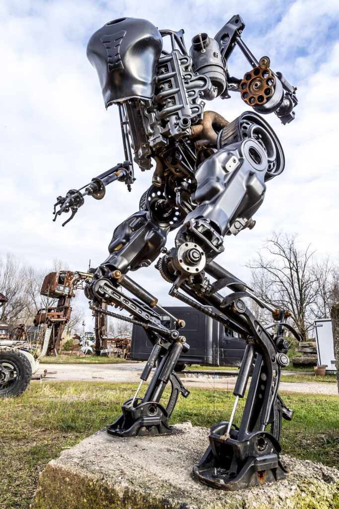 jungle - un robot metallico gigantesco