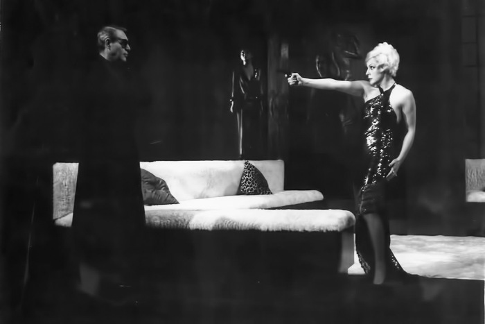 una scena da Come tu mi vuoi del 1966 con Albertazzi e Proclemer, foto da Pirandelloweb