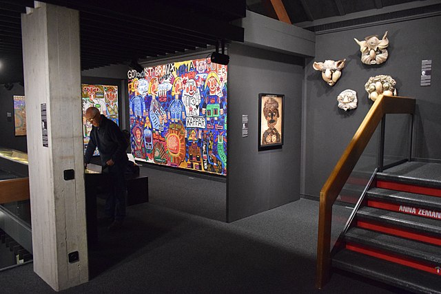 Batiment de collection de l'Art Brut mostre d'autunno