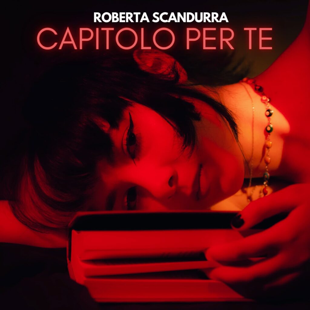 roberta scandurra in primo piano nella copertina del nuovo singolo