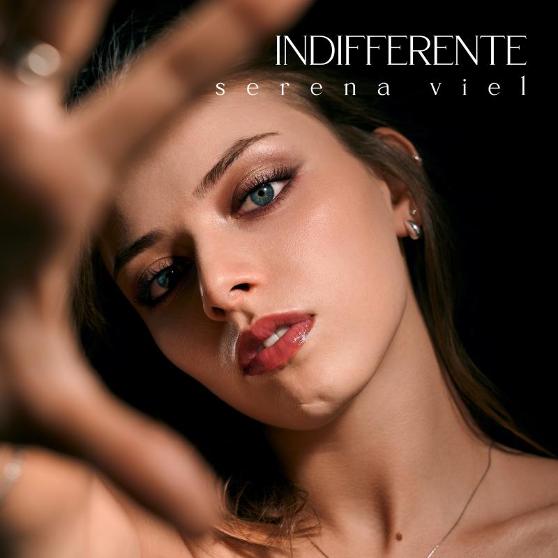 serena viel - la copertina del nuovo singolo che la ritrae in primo piano