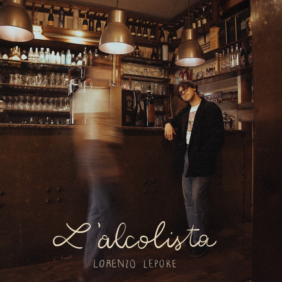 lorenzo lepore - la copertina del nuovo singolo, che lo ritrae appoggiato al bancone di un bar