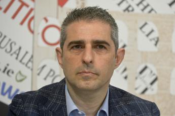 Pizzarotti assolto da accusa di truffa e falso ideologico: “Non festeggio, sistema non funziona”