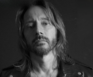 bob sinclar in primo piano in una foto in bianco e nero