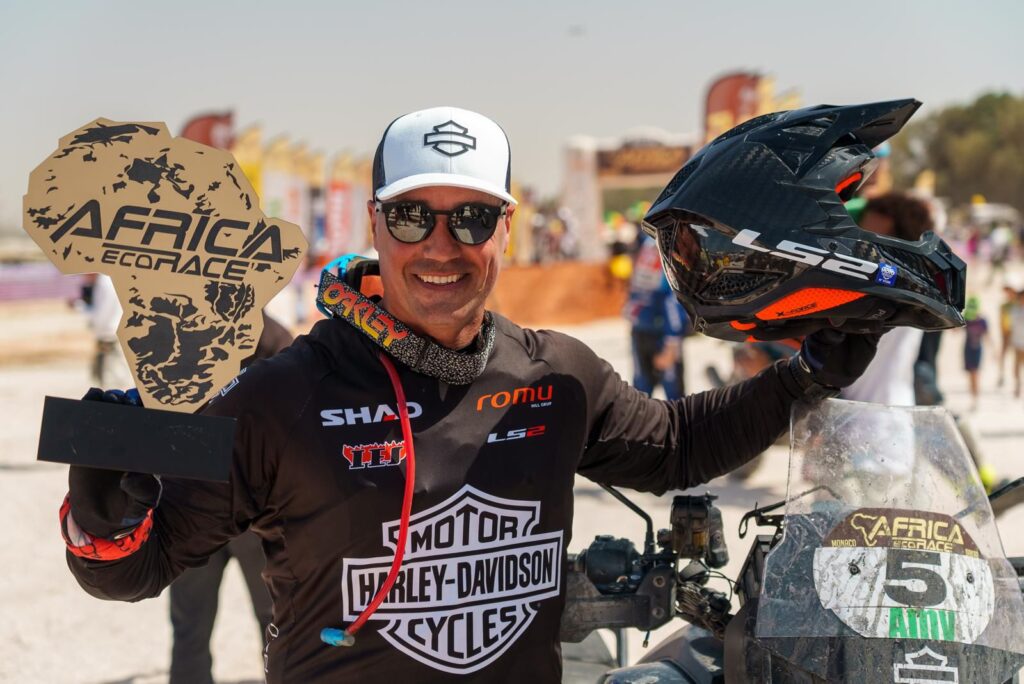 joan pedrero vincitore con la harlay davidson pan america 1250 dell Africa Eco Race 2025