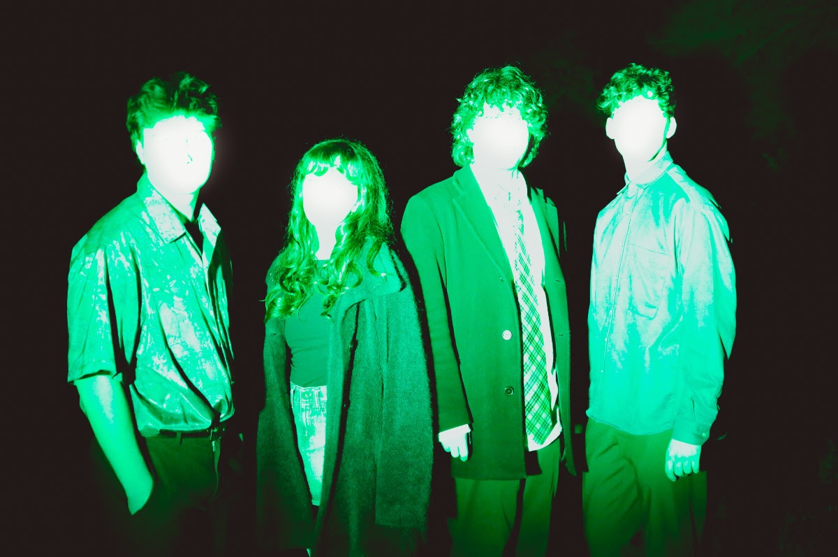 alessandro fiore - i 4 componenti la band in controluce