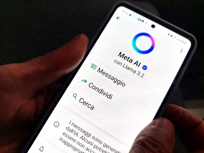 Meta AI icona Whatsapp - la schermata della chat sullo spmarthphone-