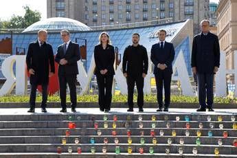 A Kiev il vertice dei ‘Volenterosi’, leader sentono Trump: “Ucraina pronta a tregua da lunedì”