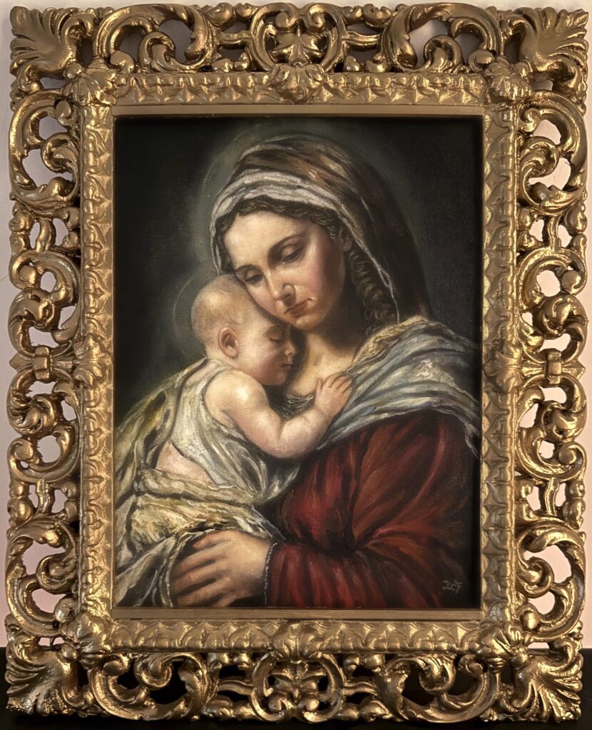 nella foto l'opera abbraccio divino di d'antoni, che raffigura la vergine col bambino in braccio