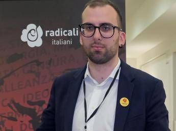 Cannabis, Radicali Italiani: “Arrestato e poi rilasciato con denuncia il nostro segretario”