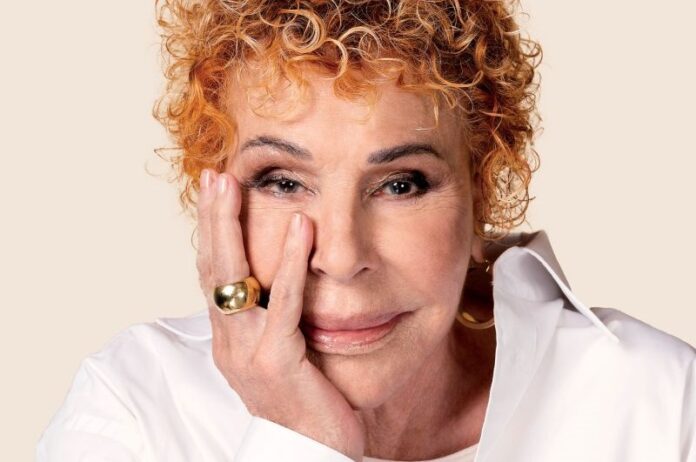 Vincente o perdente Ornella Vanoni e Pacifico libro - la copertina con il suo volto in primo piano, sorridente, contornato da riccioli rossi. Ornella sorride e appoggia la sua mano sulla sua guancia
