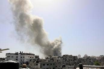 Raid israeliani sulla Striscia: 81 morti. Media: “Trovato corpo Muhammad Sinwar a Gaza”