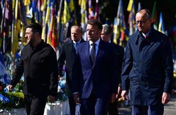 Ucraina, leader europei: “Tregua di 30 giorni o altre sanzioni”. Cremlino: “Valutiamo”