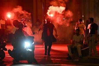 Francia, incidenti dopo vittoria Psg: 599 arresti, 17enne muore accoltellato a Dax