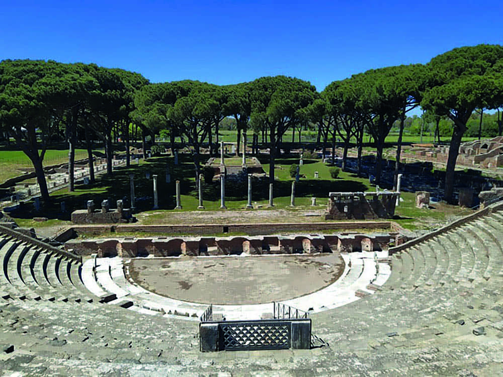 Ostia teatro antico a semicerchio