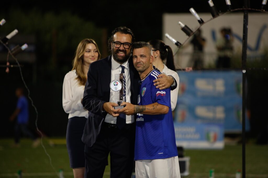 nations league calcio a 8 - nella foto il presidente federale Montemurro e Antonio Di Natale festeggiano la vittoria