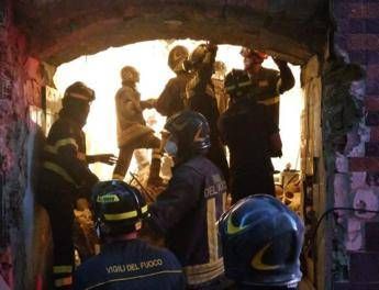 Napoli, esplosione in un ristorante del centro: un morto e quattro feriti