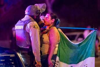 Scontri a Los Angeles, 27 arresti. Trump: “Fermate tutti quelli a volto coperto”
