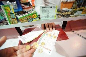 Superenalotto, numeri combinazione vincente oggi 16 ottobre