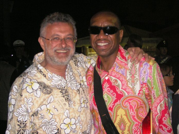 vito astasorridente insieme alla leggenda otis redding