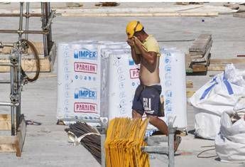 Caldo, firmato protocollo lavoro: “Priorità a salute e sicurezza”