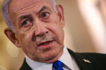Netanyahu ha intossicazione alimentare, non testimonierà al processo per corruzione