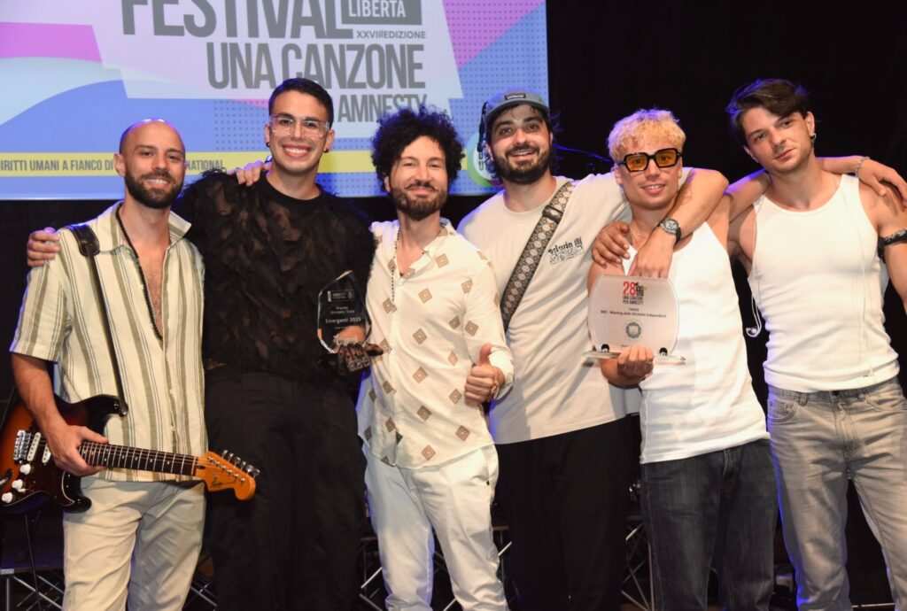 premio amnesty - giovanni segreti bruno riceve il premio