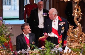 Re Carlo a Macron: “Amicizia franco-britannica è essenziale per la pace in Europa”