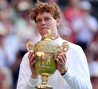 Sinner Re di Wimbledon, Jannik batte Alcaraz in finale: primo trionfo italiano
