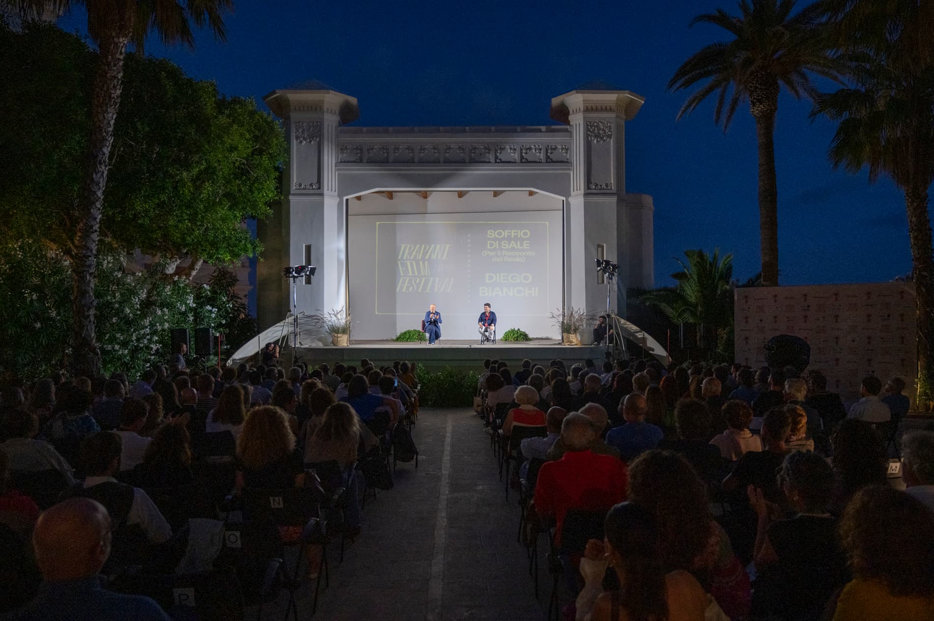 trapani film festival 2025 - un particolare notturno del palco